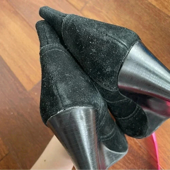 Tory Burch Suede Ankle Boots Wedge Heel Black Leather Gold Buckle Womens 9 - Picture 10 of 11